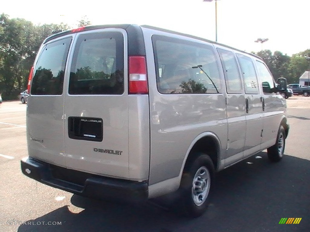 2005 Express 1500 Passenger Van - Silver Birch Metallic / Medium Dark Pewter photo #4