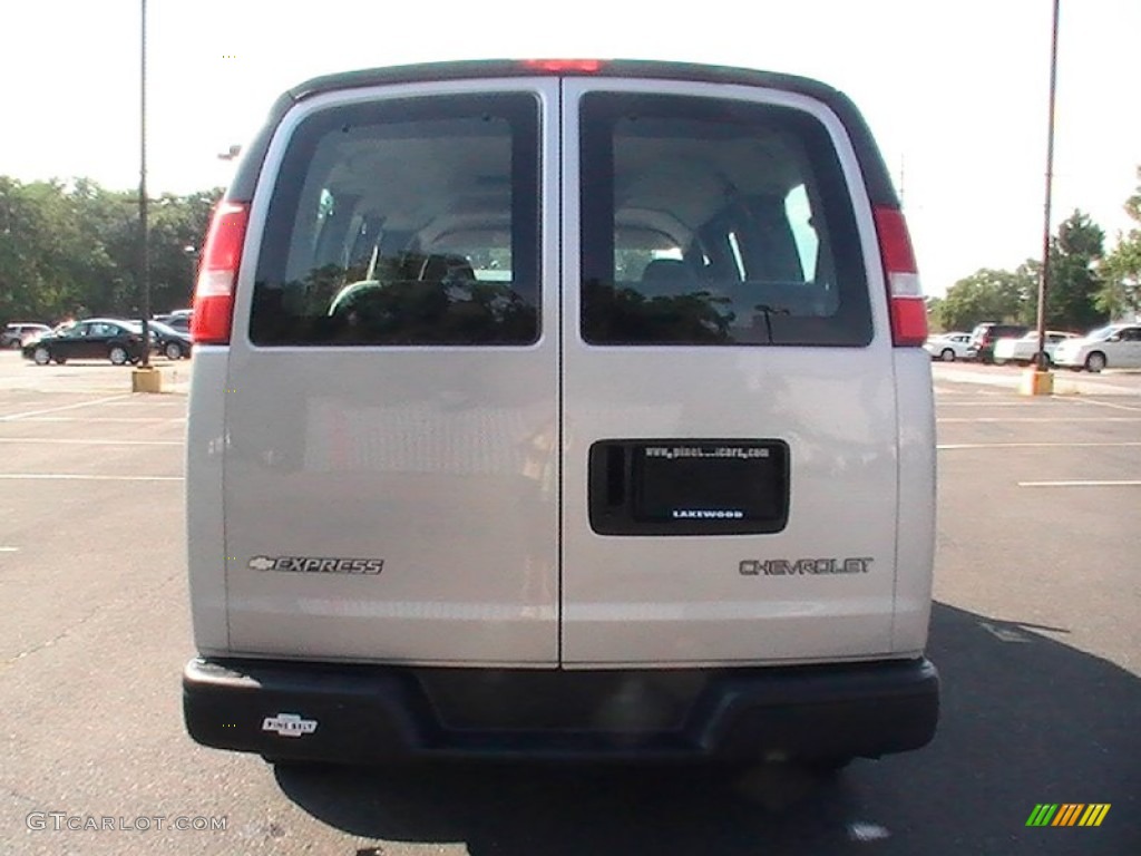 2005 Express 1500 Passenger Van - Silver Birch Metallic / Medium Dark Pewter photo #5