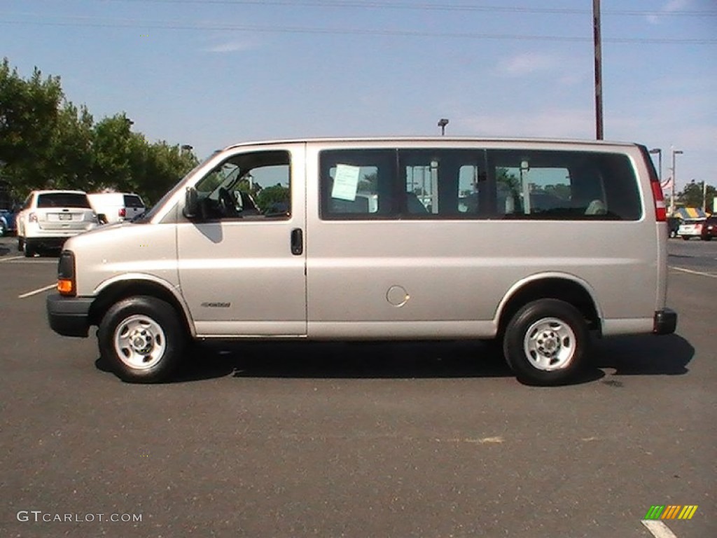 Silver Birch Metallic 2005 Chevrolet Express 1500 Passenger Van Exterior Photo #69820102