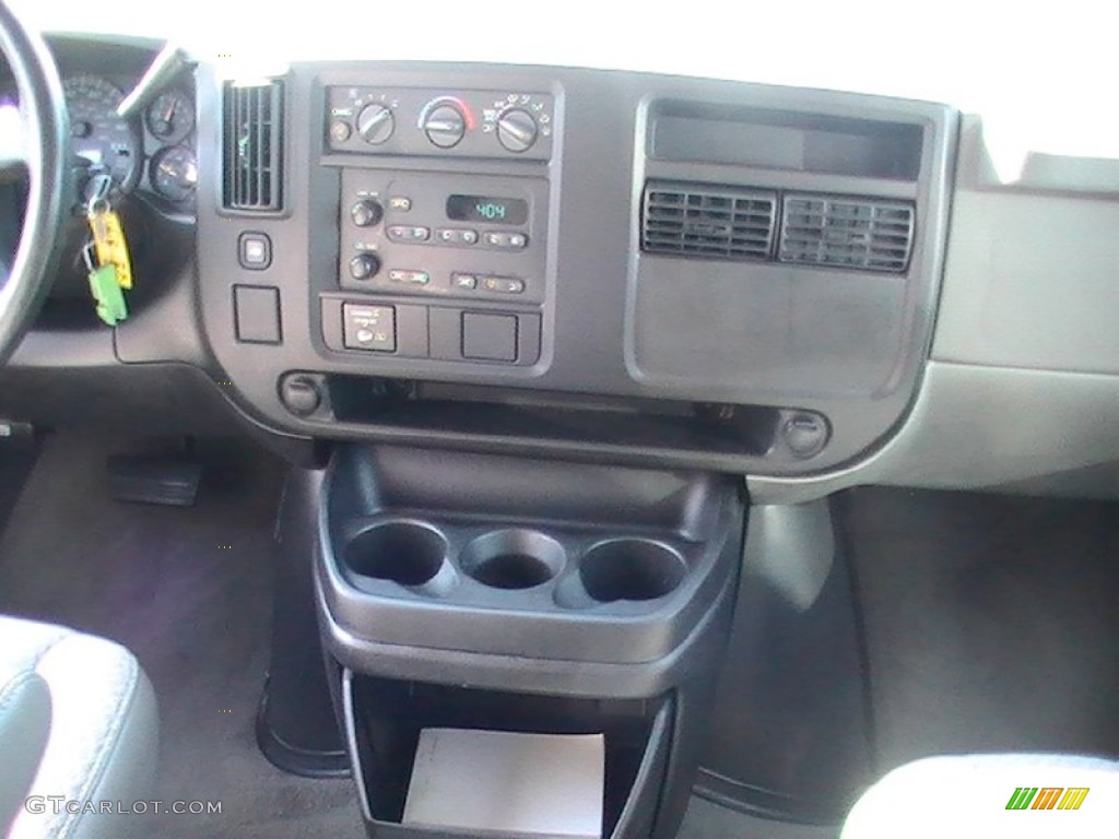 2005 Chevrolet Express 1500 Passenger Van Controls Photos
