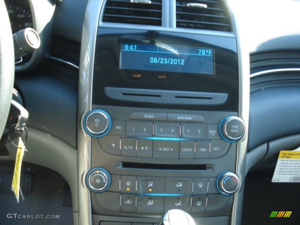 2013 Chevrolet Malibu LS Controls Photo #69826325
