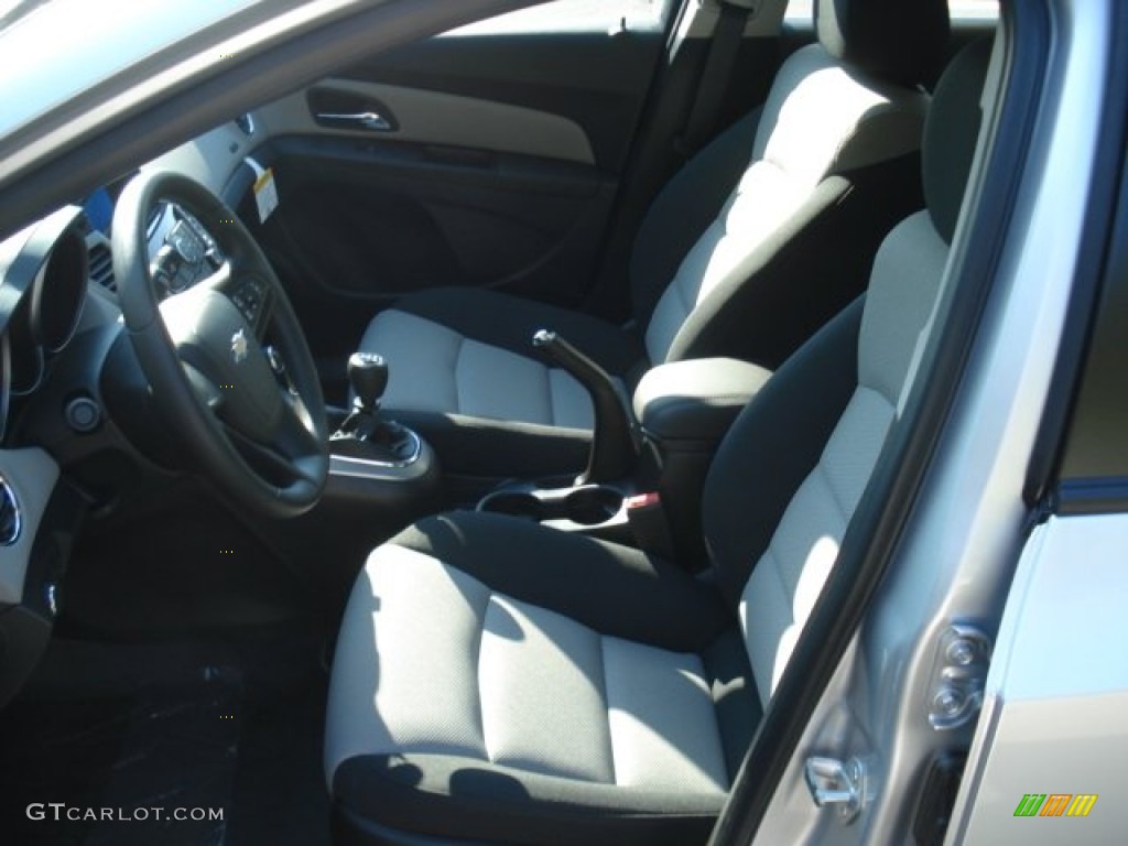 Jet Black/Medium Titanium Interior 2013 Chevrolet Cruze LS Photo #69826451