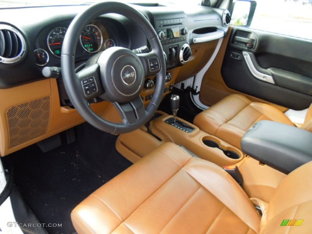 2011 Wrangler Sahara 4x4 - Bright White / Black/Dark Saddle photo #24