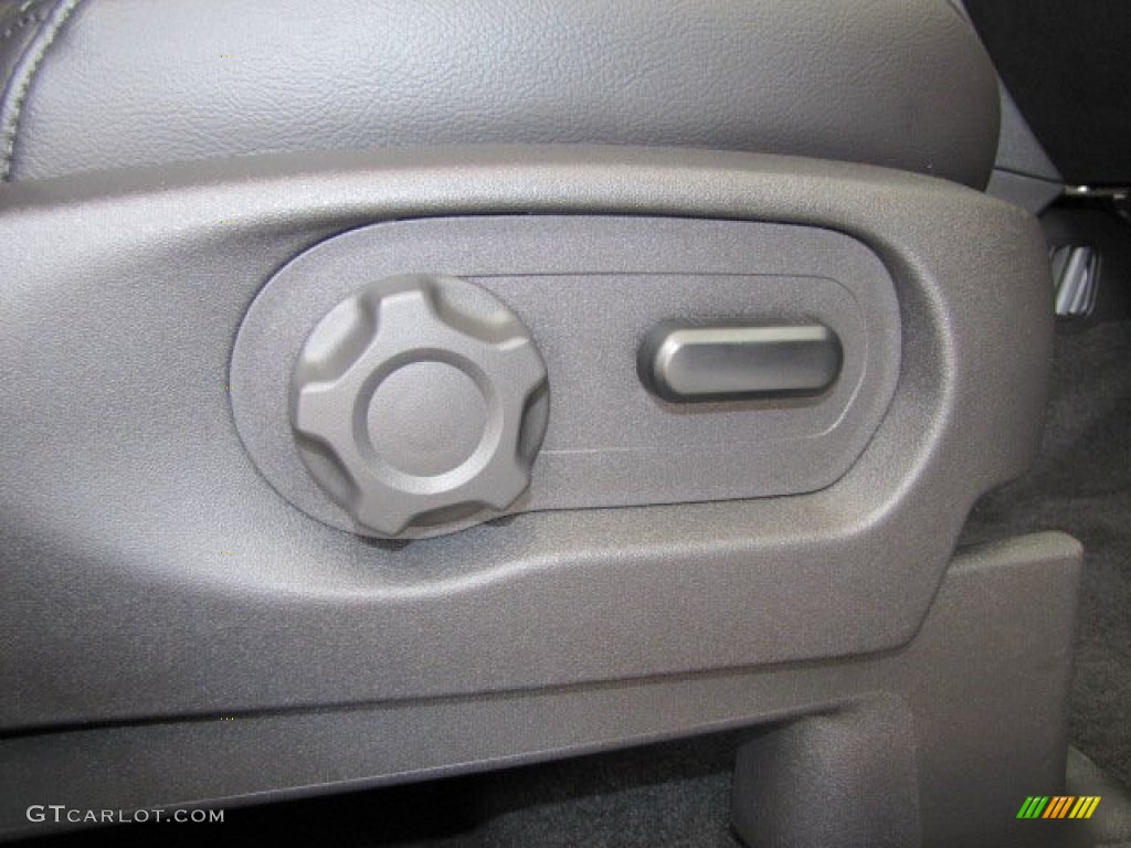 2013 Ford Explorer XLT Controls Photo #69830362