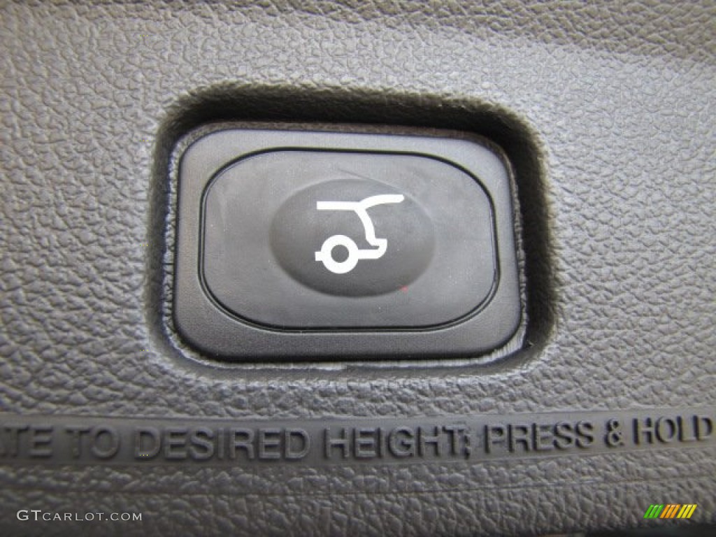2013 Ford Explorer XLT Controls Photo #69830393