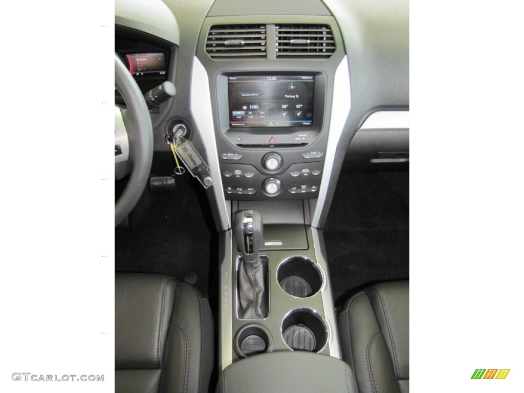 2013 Ford Explorer XLT Controls Photo #69830433