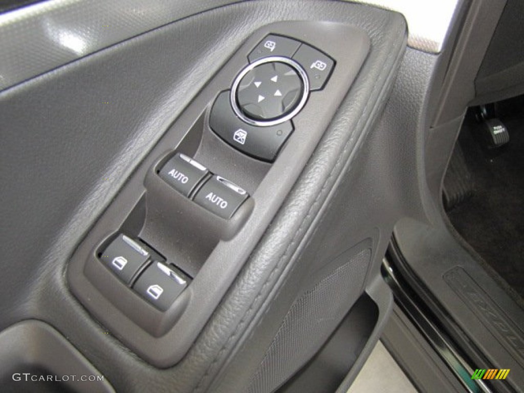 2013 Ford Explorer XLT Controls Photo #69830437