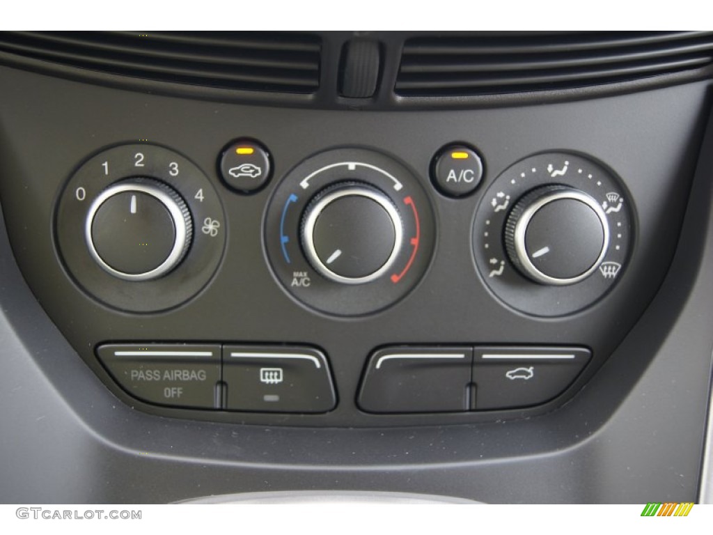 2013 Ford Escape SE 2.0L EcoBoost Controls Photo #69832069