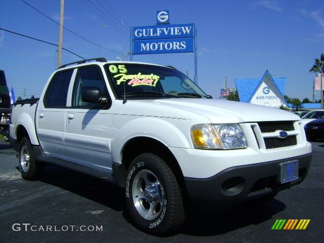 2005 Explorer Sport Trac XLT - Oxford White / Medium Pebble photo #1