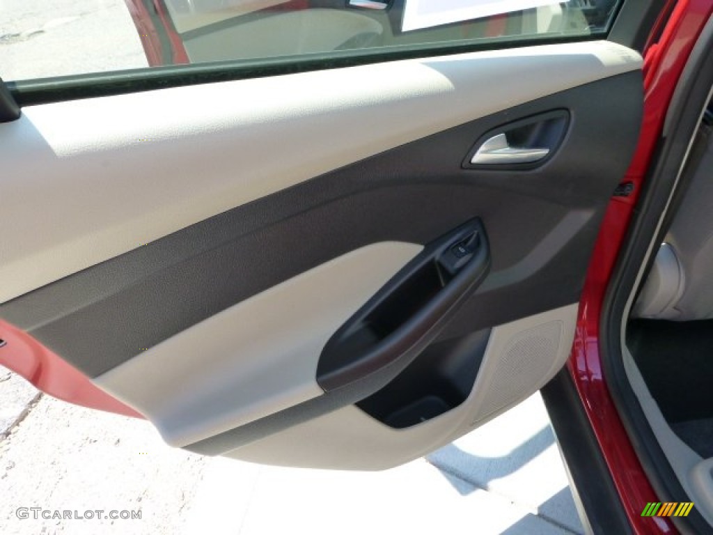 2012 Ford Focus SE Sedan Door Panel Photos