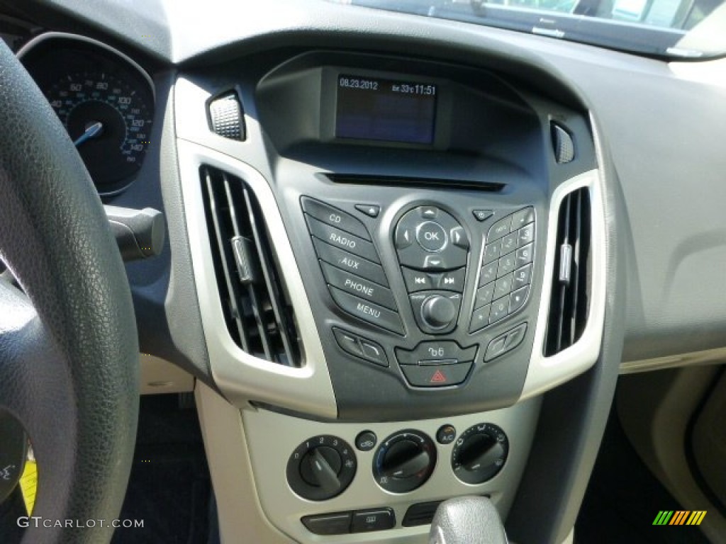 2012 Ford Focus SE Sedan Controls Photo #69832816