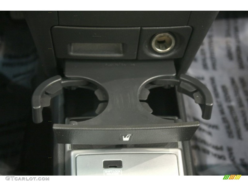 2010 Aveo LT Sedan - Summit White / Charcoal photo #13