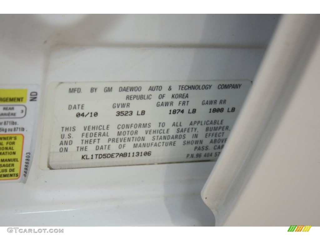 2010 Aveo LT Sedan - Summit White / Charcoal photo #20