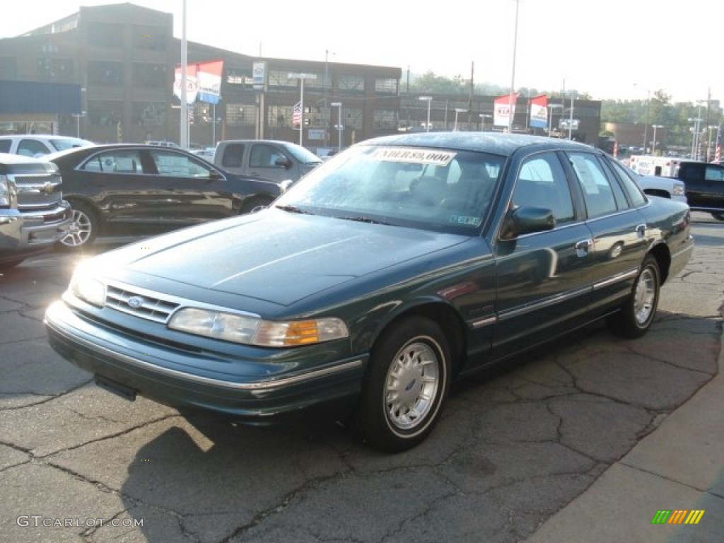 1995 Crown Victoria LX - Medium Willow Metallic / Green photo #4