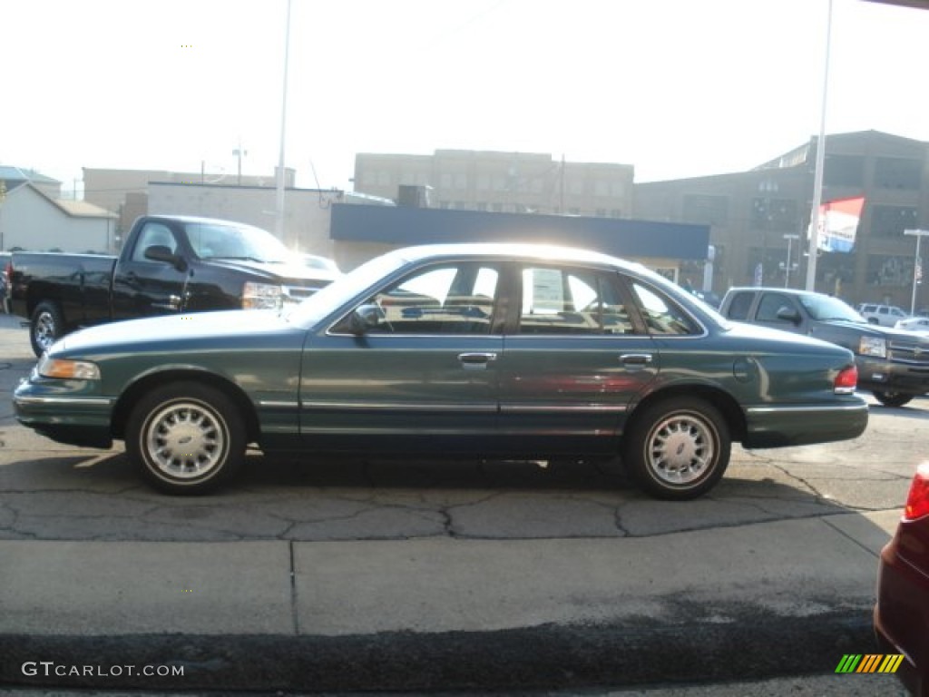 1995 Crown Victoria LX - Medium Willow Metallic / Green photo #5
