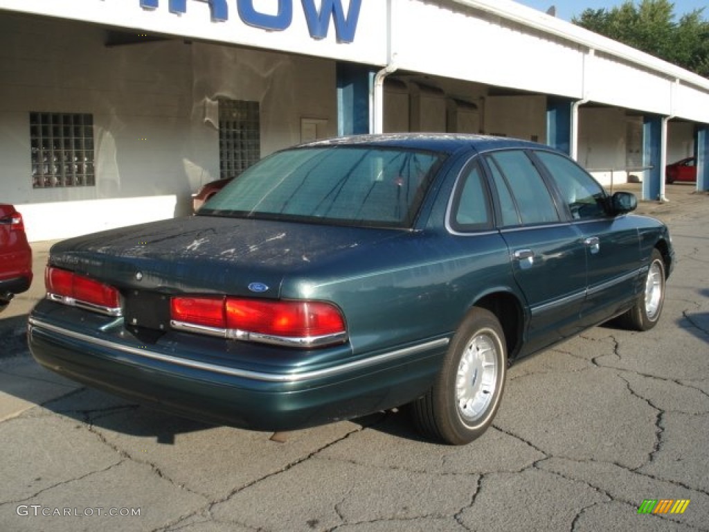 1995 Crown Victoria LX - Medium Willow Metallic / Green photo #8