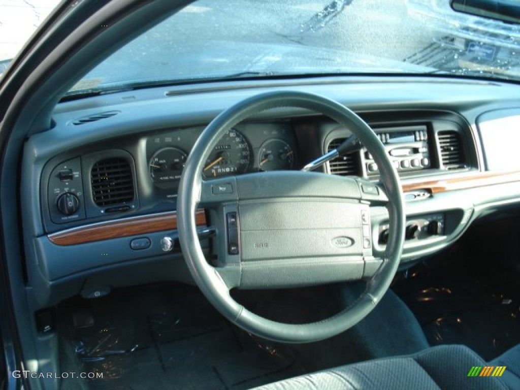 1995 Crown Victoria LX - Medium Willow Metallic / Green photo #13
