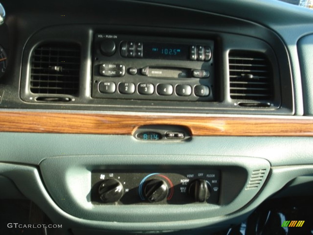 1995 Crown Victoria LX - Medium Willow Metallic / Green photo #21