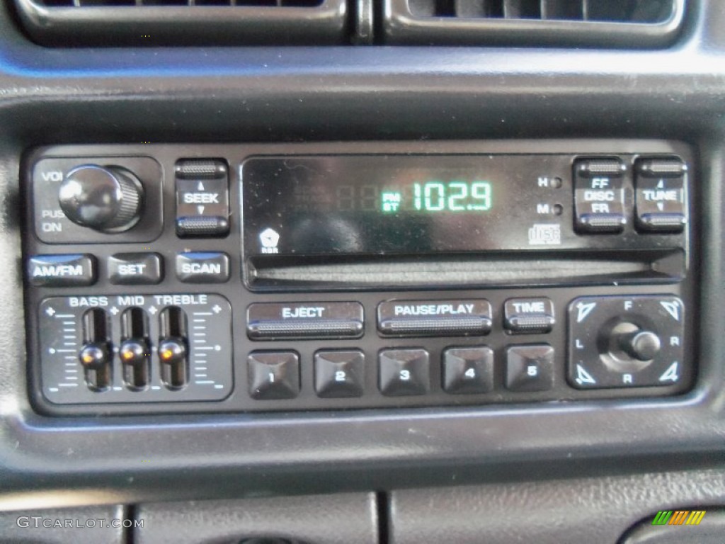 2001 Dodge Ram 2500 SLT Quad Cab 4x4 Audio System Photo #69837919