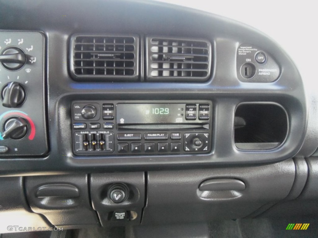 2001 Dodge Ram 2500 SLT Quad Cab 4x4 Controls Photo #69837922