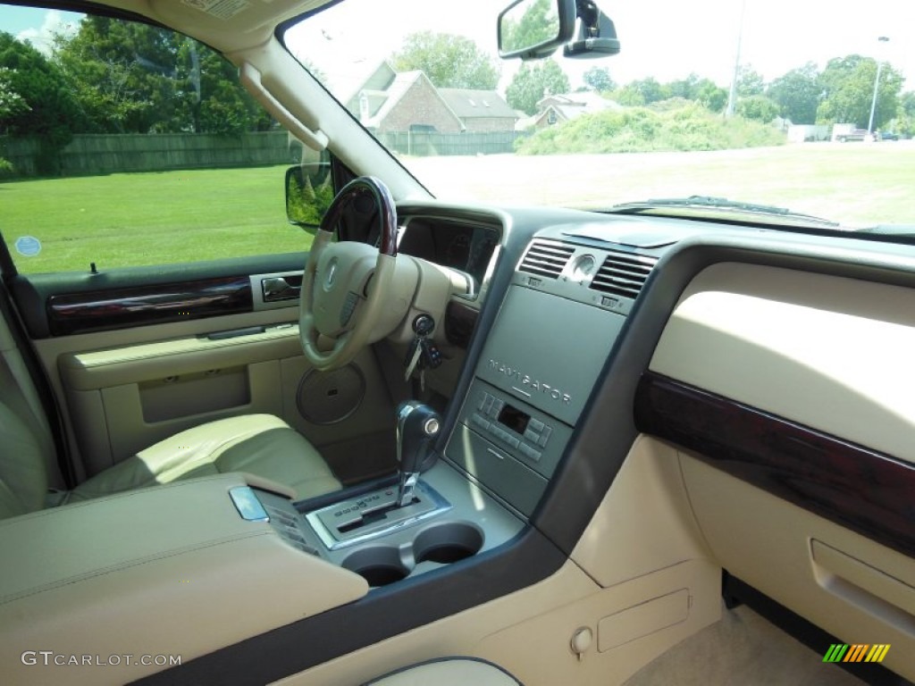 2006 Navigator Ultimate - Cashmere Tri-Coat / Camel photo #6