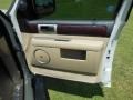 2006 Cashmere Tri-Coat Lincoln Navigator Ultimate  photo #8