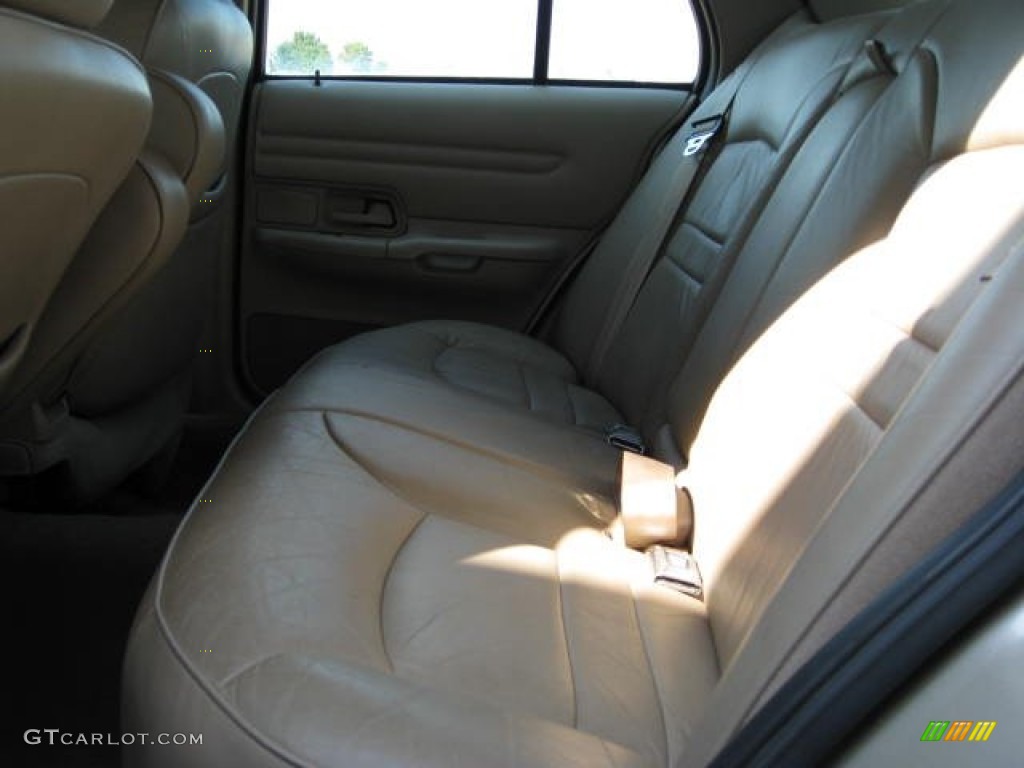 2000 Crown Victoria LX Sedan - Harvest Gold Metallic / Medium Parchment photo #3