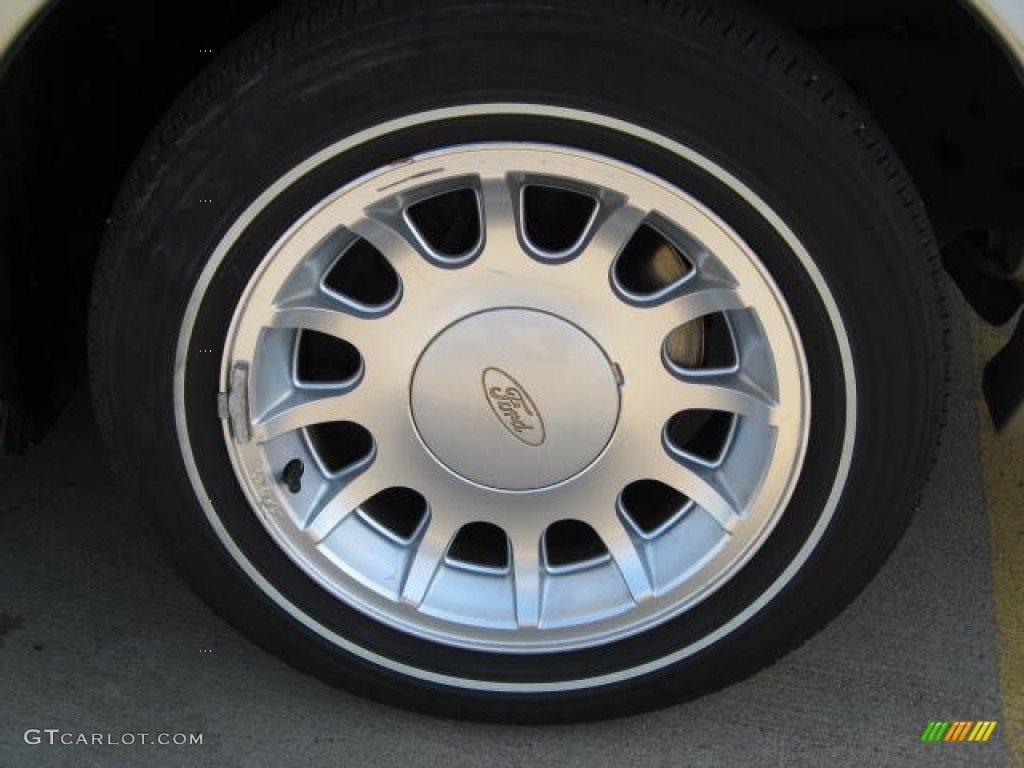 2000 Crown Victoria LX Sedan - Harvest Gold Metallic / Medium Parchment photo #12
