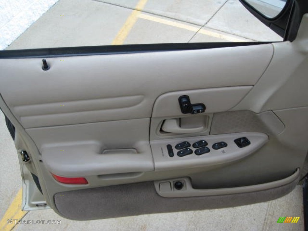 2000 Crown Victoria LX Sedan - Harvest Gold Metallic / Medium Parchment photo #13