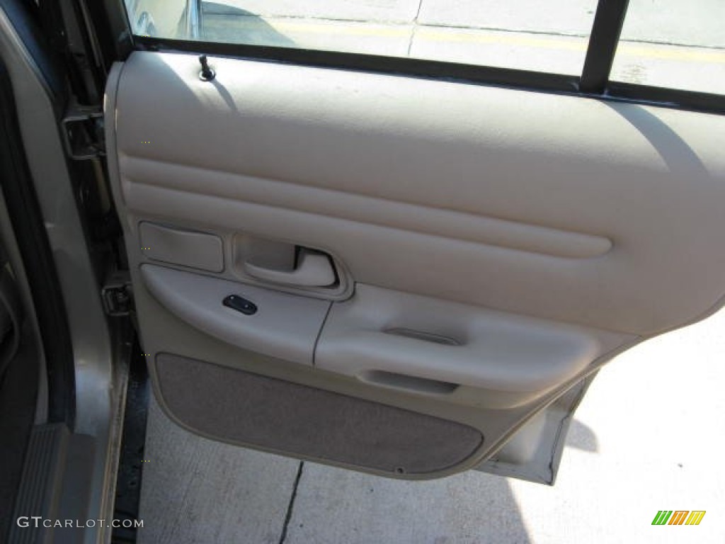 2000 Crown Victoria LX Sedan - Harvest Gold Metallic / Medium Parchment photo #19