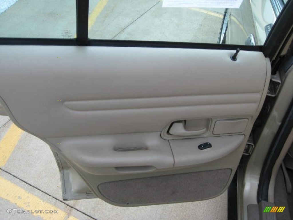 2000 Crown Victoria LX Sedan - Harvest Gold Metallic / Medium Parchment photo #22