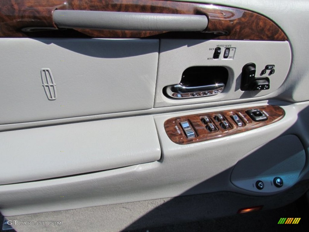 2002 Lincoln Town Car Cartier Light Graphite Door Panel Photo #69843585