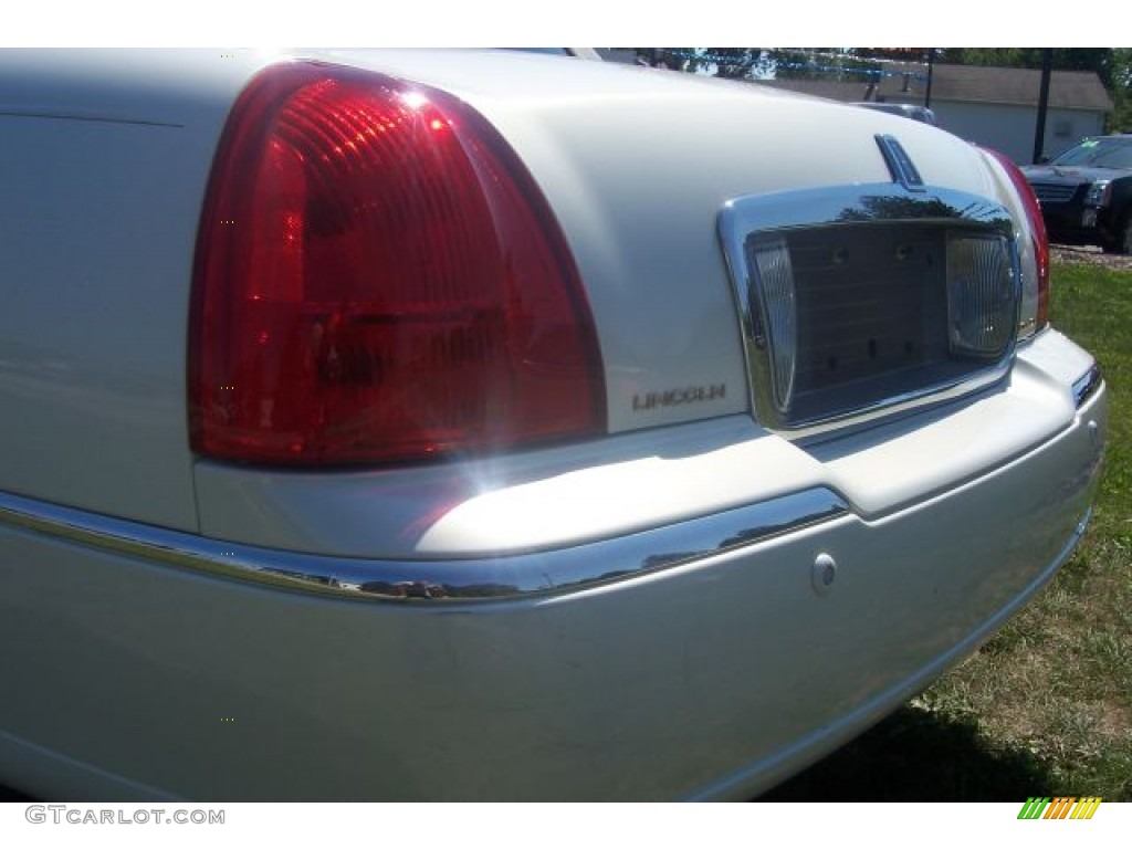 2003 Town Car Cartier - Ceramic White Tri Coat / Medium Dark Parchment/Light Parchment photo #37