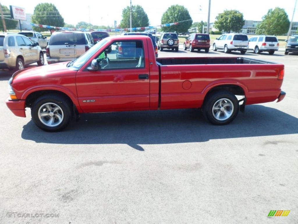 1998 S10 LS Regular Cab - Bright Red / Graphite photo #1