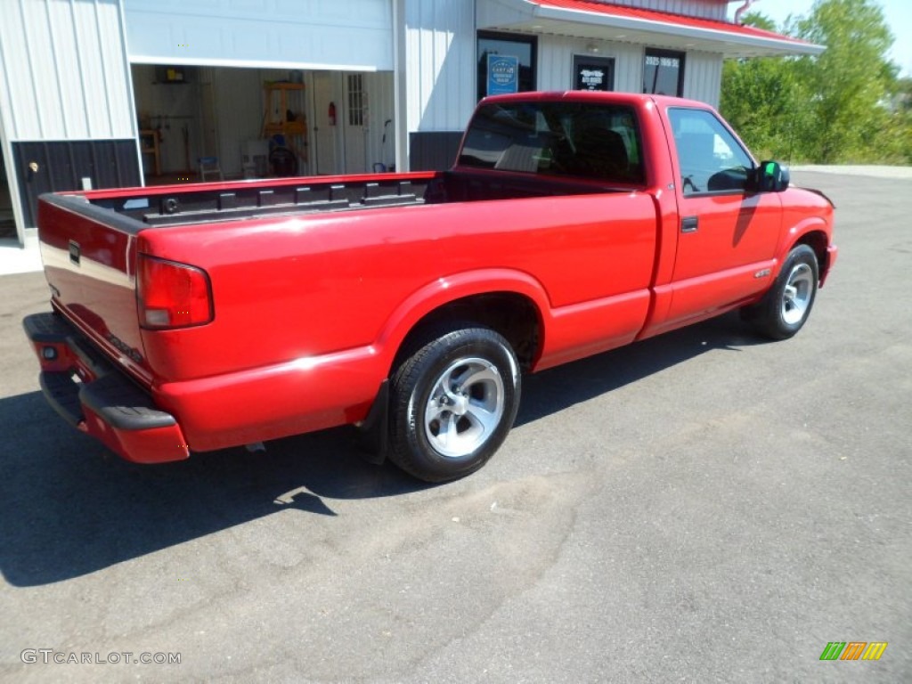 1998 S10 LS Regular Cab - Bright Red / Graphite photo #6