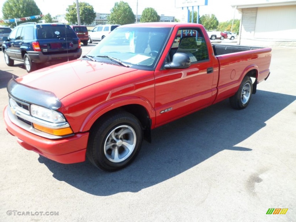 1998 S10 LS Regular Cab - Bright Red / Graphite photo #8