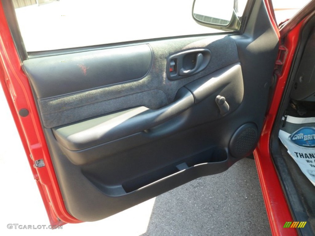 1998 S10 LS Regular Cab - Bright Red / Graphite photo #14
