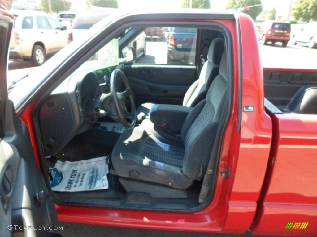 1998 S10 LS Regular Cab - Bright Red / Graphite photo #15