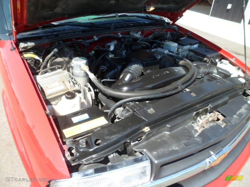 1998 S10 LS Regular Cab - Bright Red / Graphite photo #18