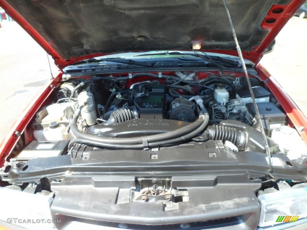 1998 S10 LS Regular Cab - Bright Red / Graphite photo #19