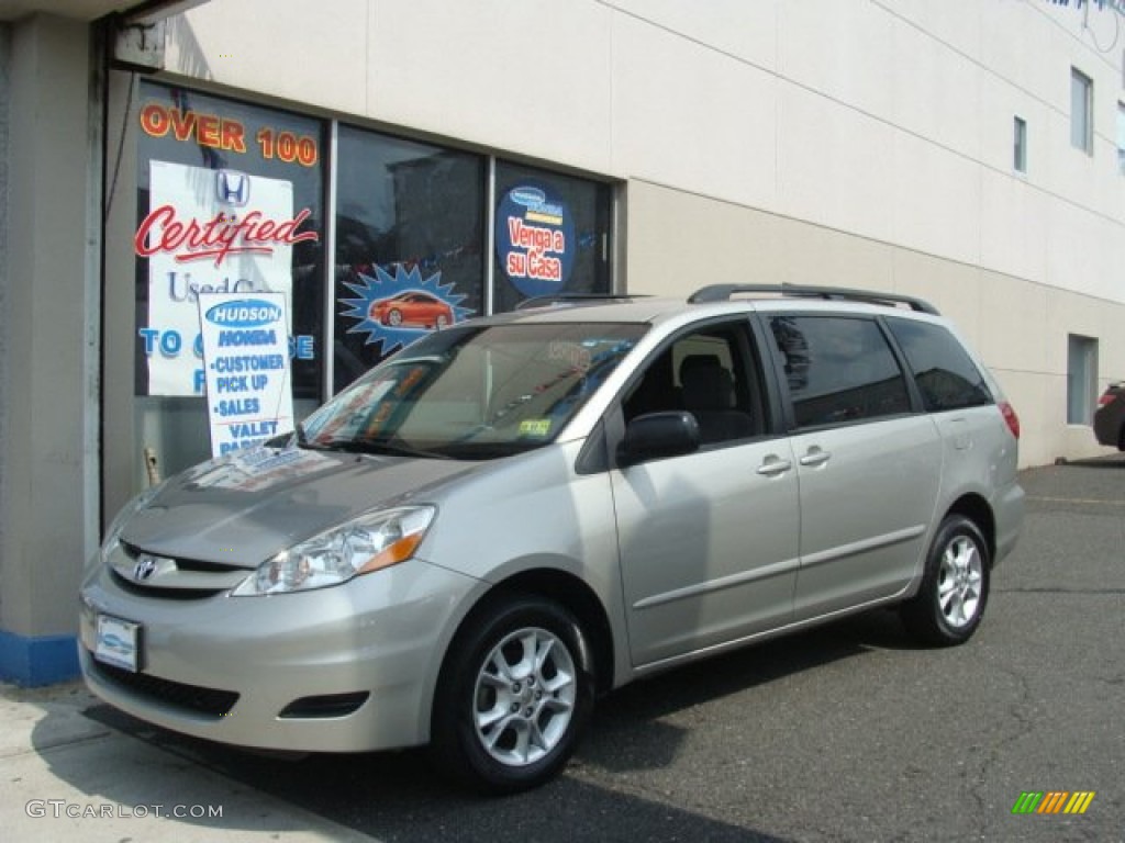 2006 Sienna LE AWD - Silver Shadow Pearl / Stone Gray photo #1