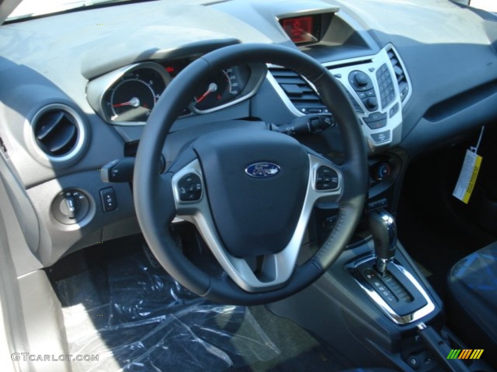 2013 Fiesta SE Hatchback - Oxford White / Charcoal Black/Blue Accent photo #10