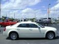 Cool Vanilla - 300 C HEMI Photo No. 2