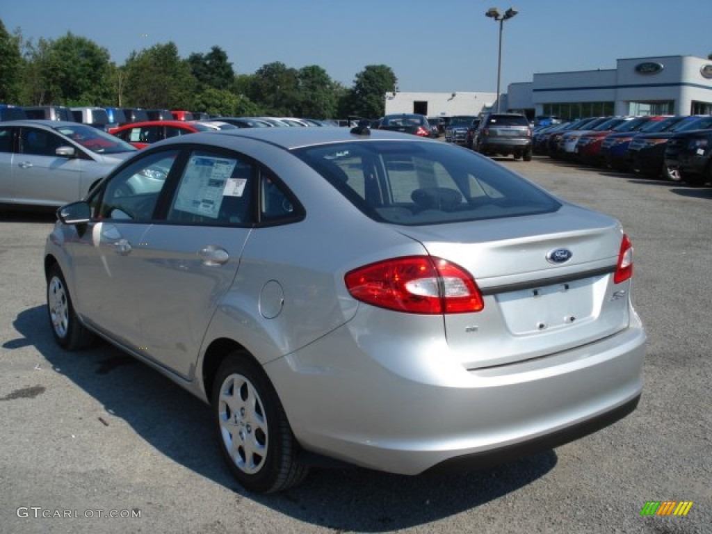 2013 Fiesta SE Sedan - Ingot Silver / Charcoal Black/Blue Accent photo #6
