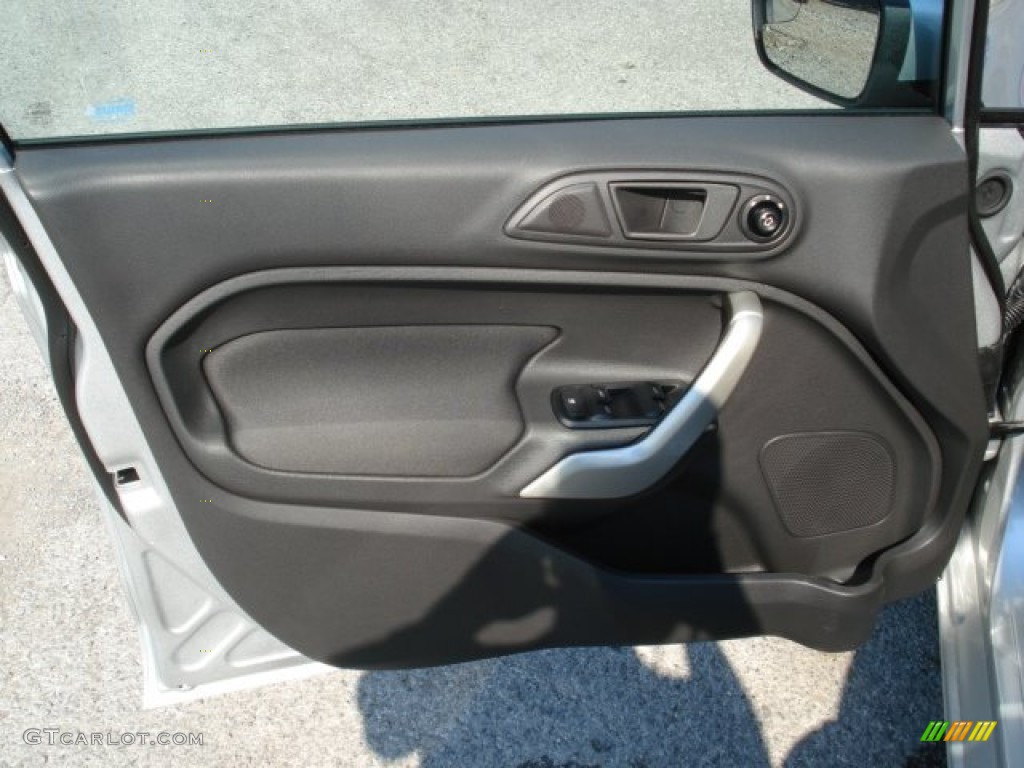 2013 Ford Fiesta SE Sedan Charcoal Black/Blue Accent Door Panel Photo #69867454