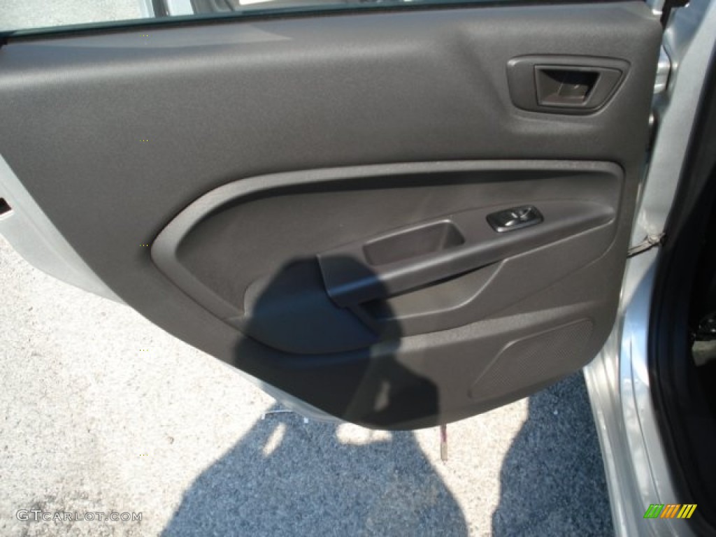 2013 Fiesta SE Sedan - Ingot Silver / Charcoal Black/Blue Accent photo #14