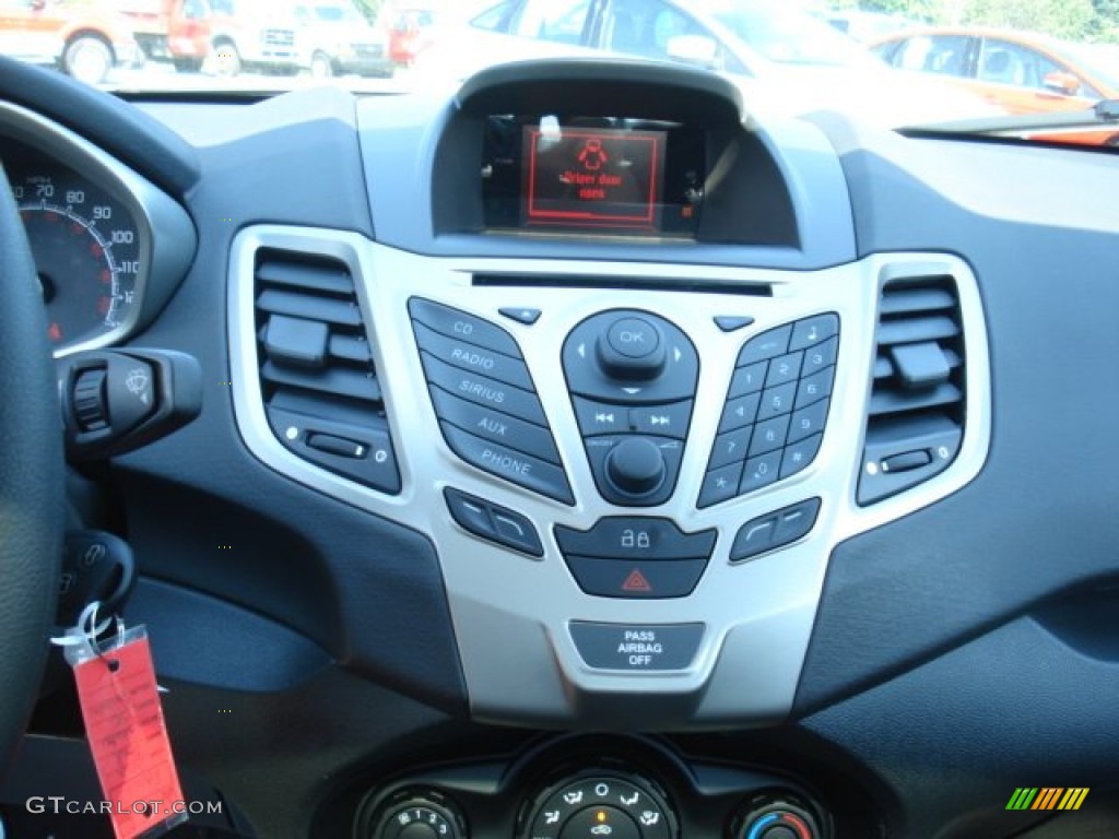 2013 Ford Fiesta SE Sedan Controls Photo #69867490