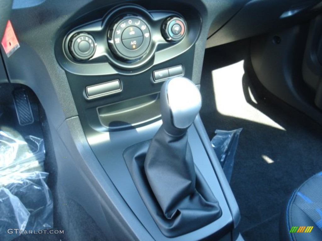 2013 Ford Fiesta SE Sedan 5 Speed Manual Transmission Photo #69867499