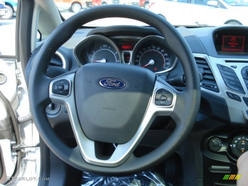 2013 Ford Fiesta SE Sedan Charcoal Black/Blue Accent Steering Wheel Photo #69867508