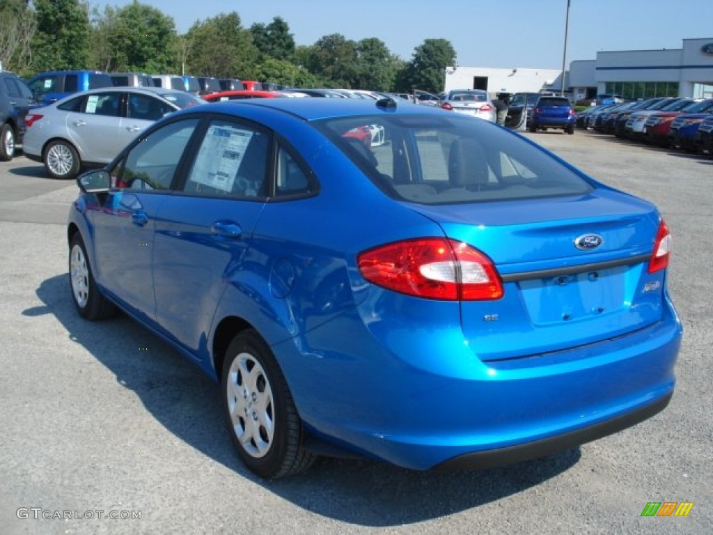 2013 Fiesta SE Sedan - Blue Candy / Charcoal Black photo #6